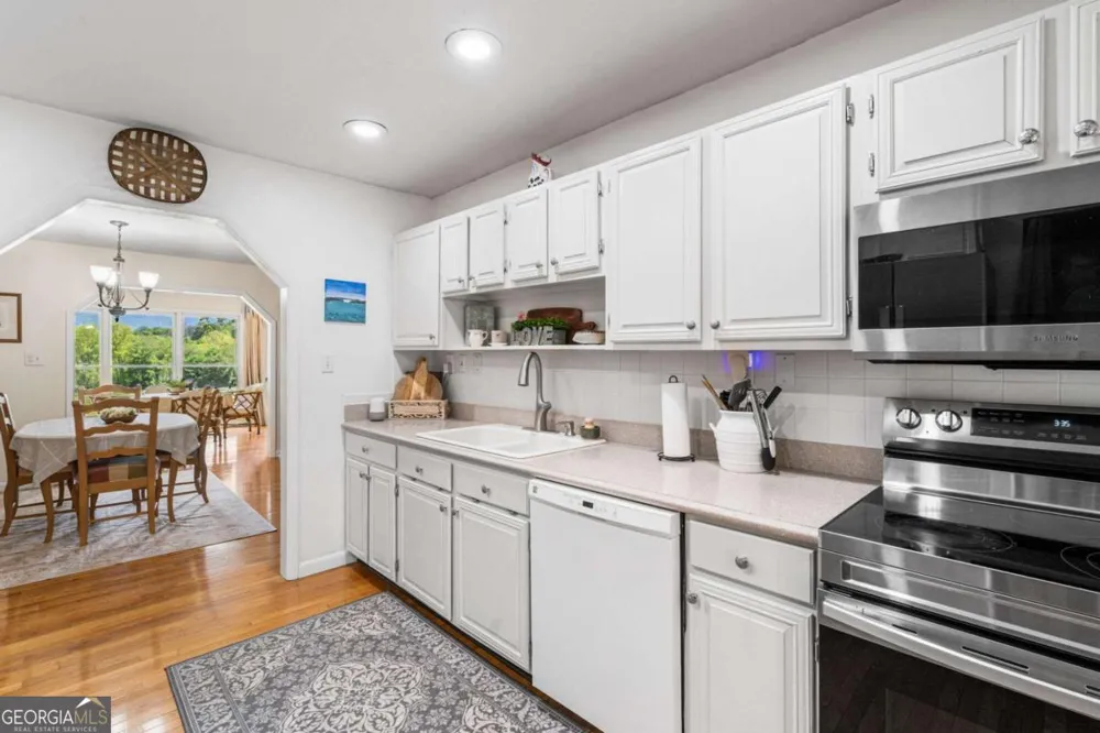 5686 Pine Crest RD Young Harris, GA 30582