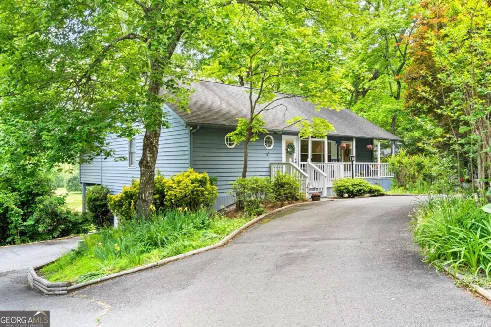 5686 Pine Crest RD Young Harris, GA 30582
