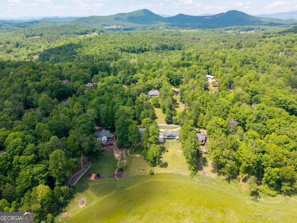 5686 Pine Crest RD Young Harris, GA 30582