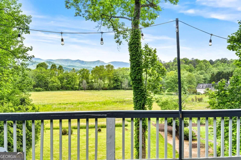 5686 Pine Crest RD Young Harris, GA 30582