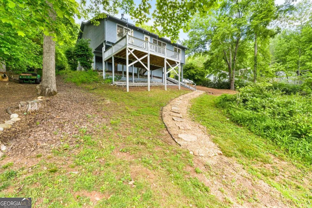 5686 Pine Crest RD Young Harris, GA 30582