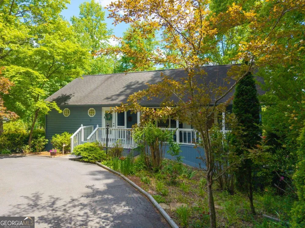 5686 Pine Crest RD Young Harris, GA 30582