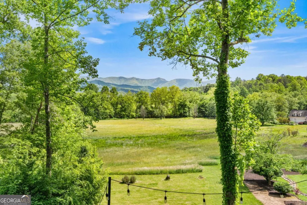 5686 Pine Crest RD Young Harris, GA 30582