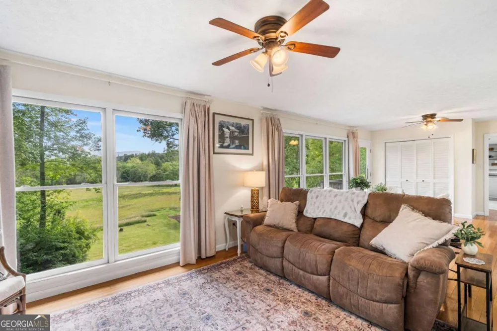 5686 Pine Crest RD Young Harris, GA 30582