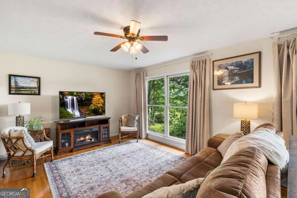 5686 Pine Crest RD Young Harris, GA 30582