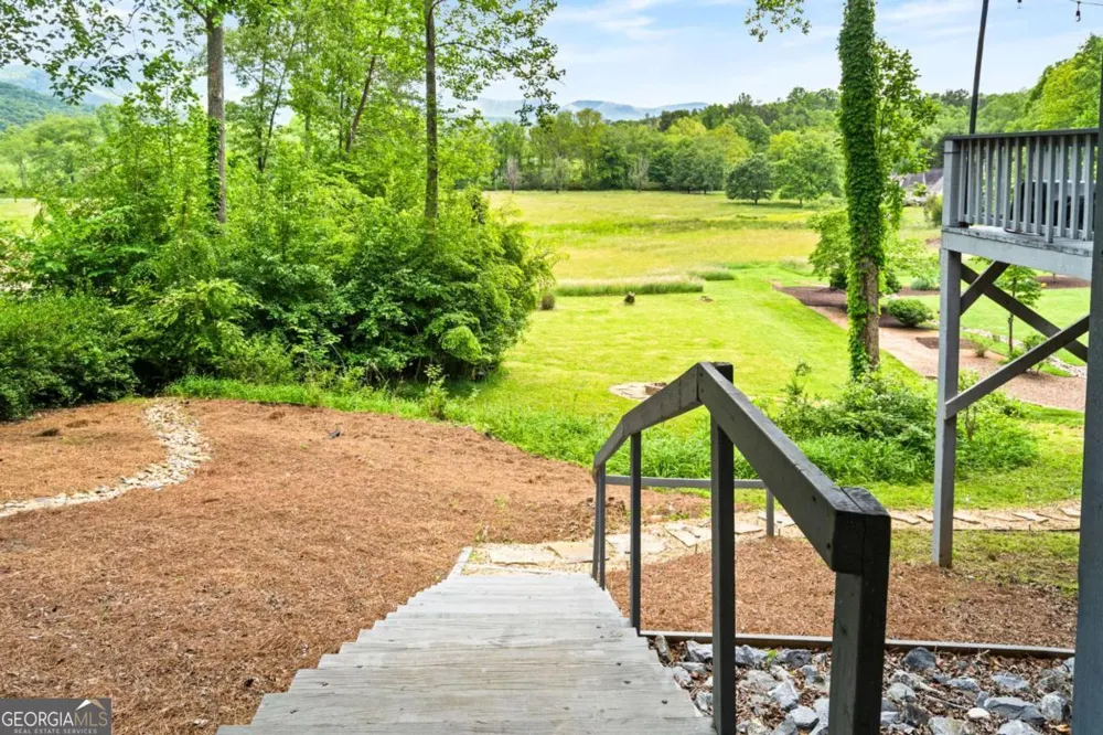 5686 Pine Crest RD Young Harris, GA 30582