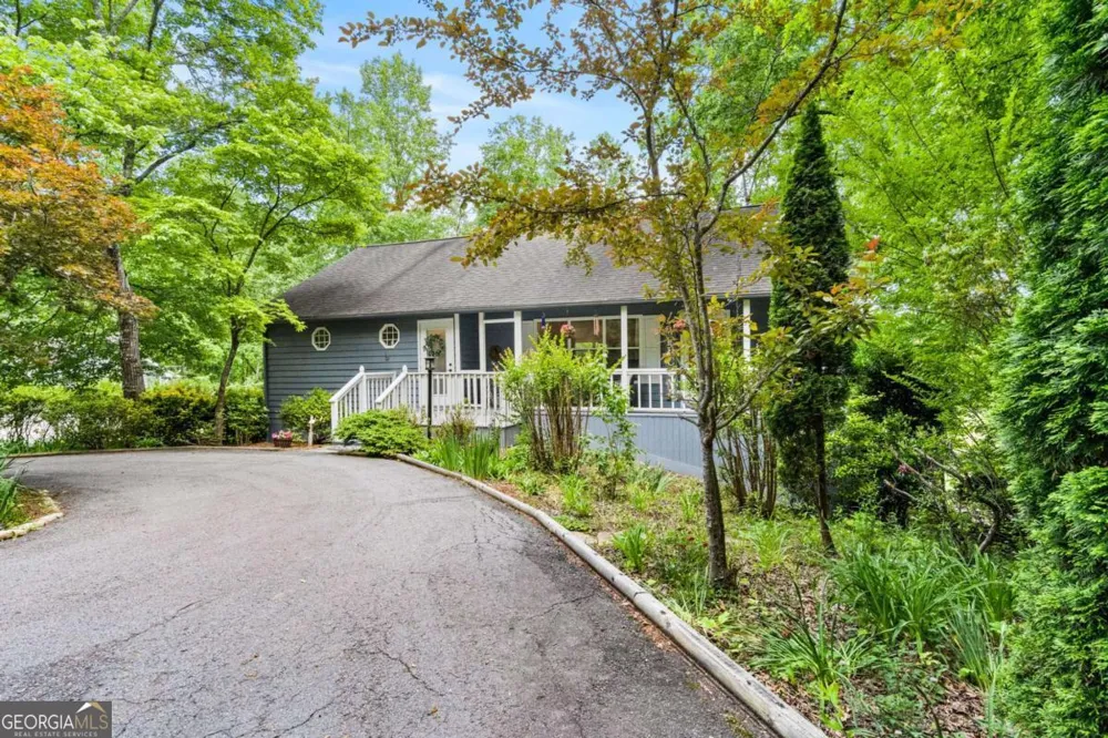 5686 Pine Crest RD Young Harris, GA 30582