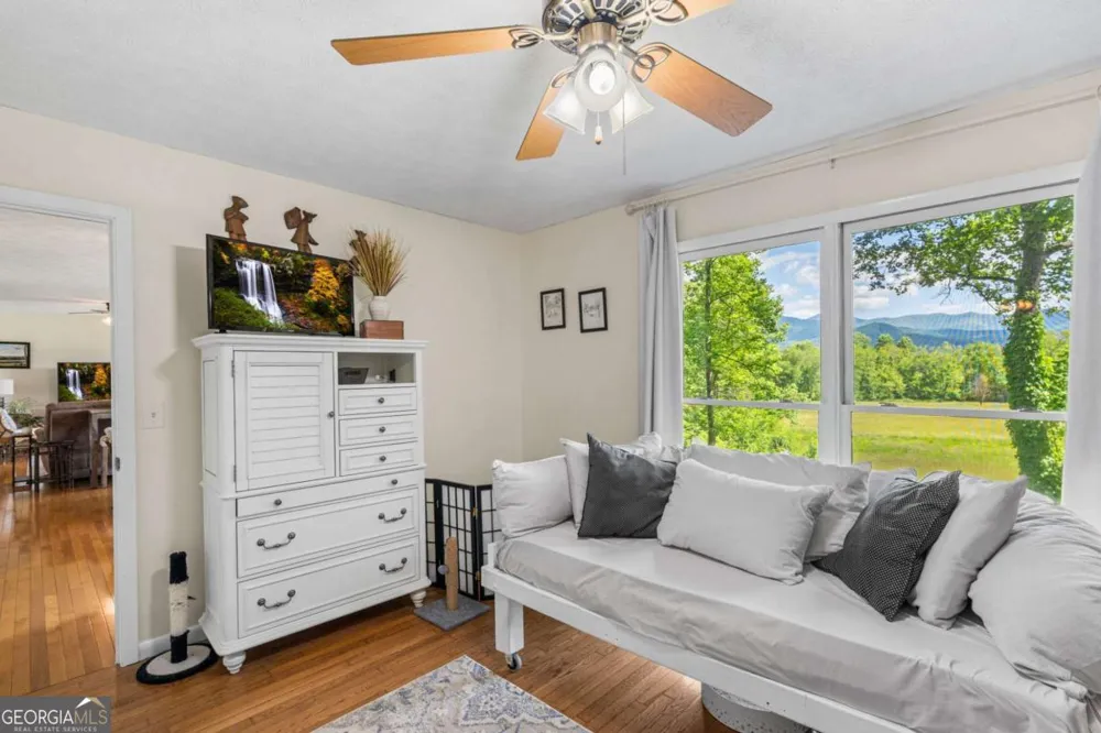 5686 Pine Crest RD Young Harris, GA 30582