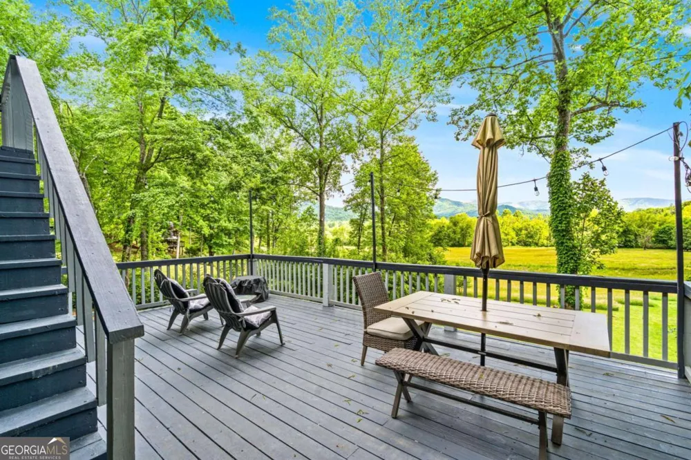 5686 Pine Crest RD Young Harris, GA 30582