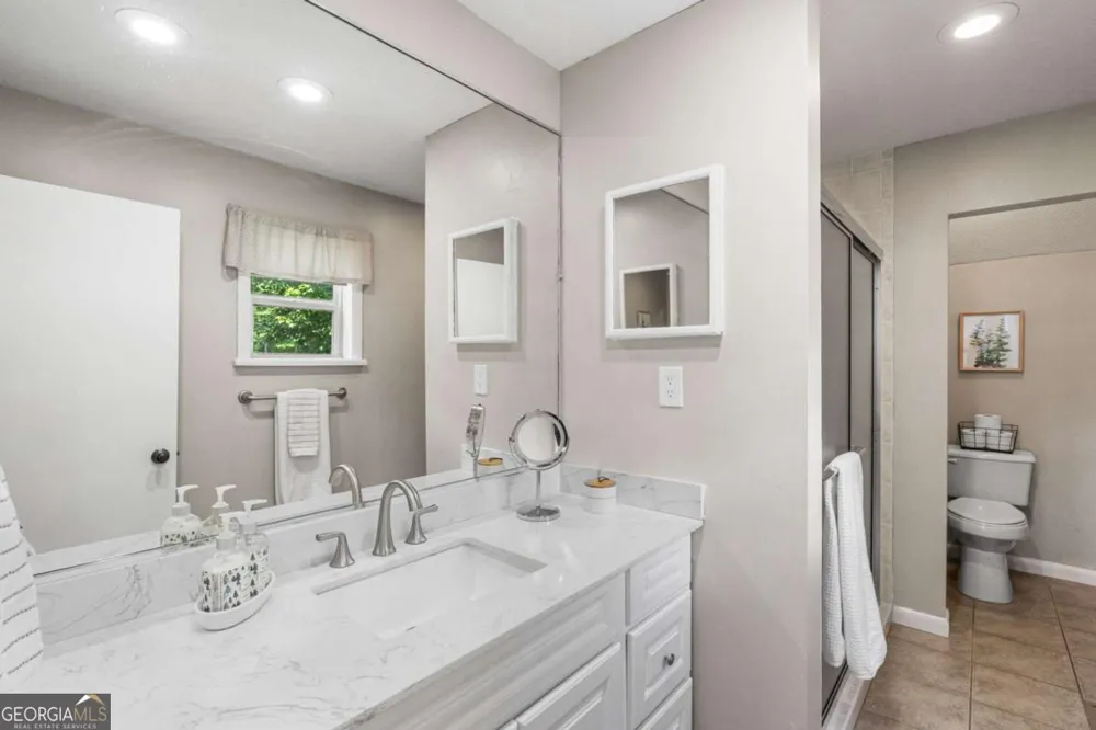 5686 Pine Crest RD Young Harris, GA 30582