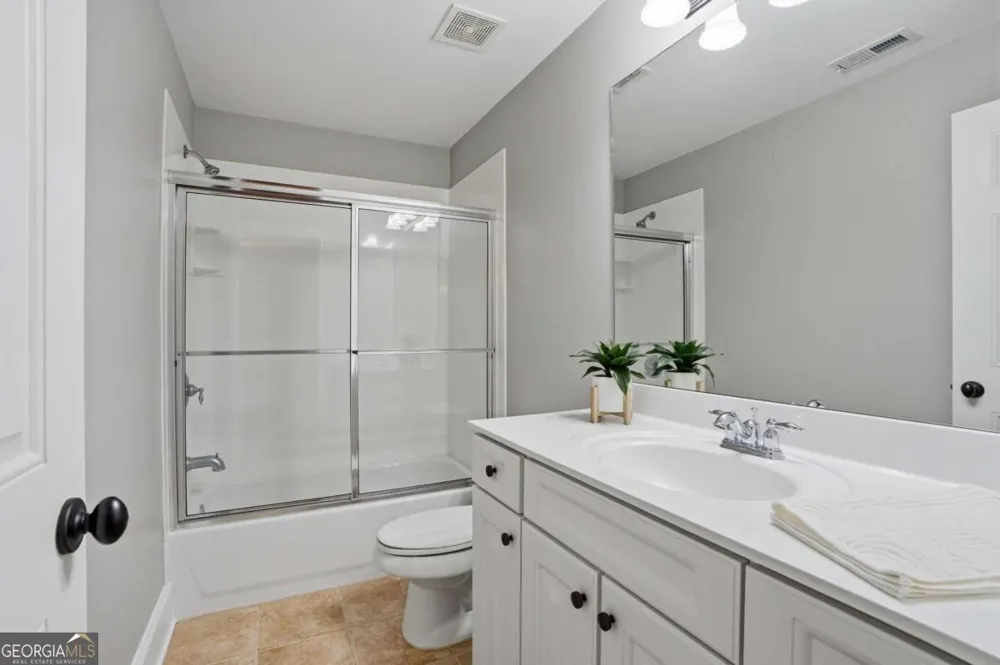 29 Crolley LN White, GA 30184