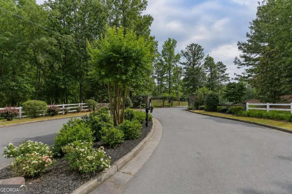 29 Crolley LN White, GA 30184