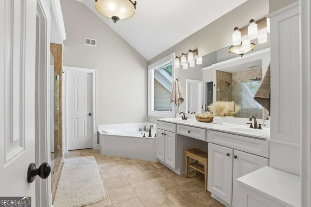 29 Crolley LN White, GA 30184