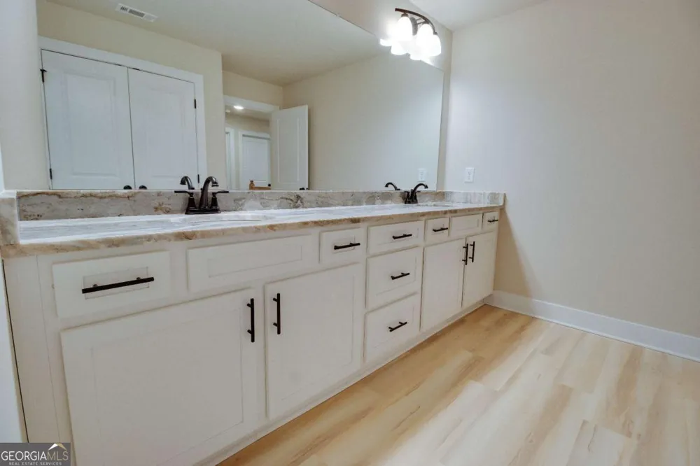 1021 Pointe S Tignall, GA 30668