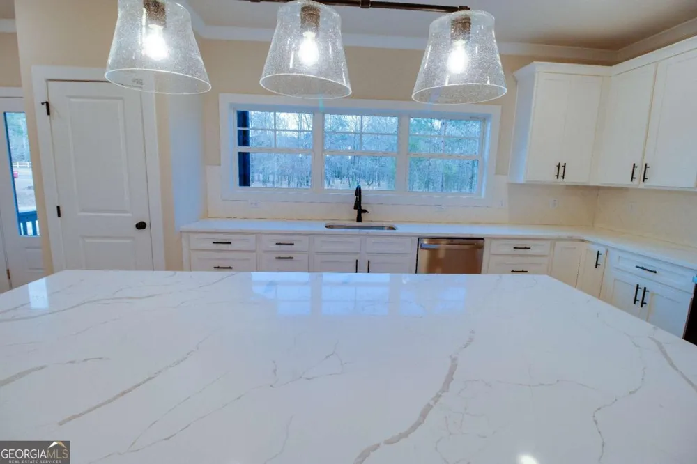 1021 Pointe S Tignall, GA 30668