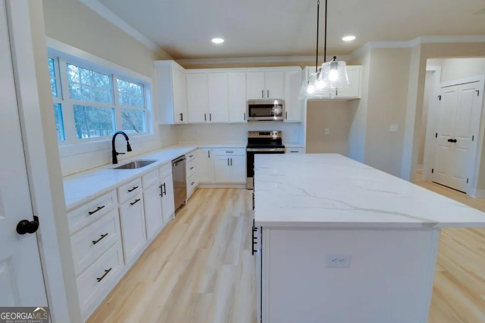 1021 Pointe S Tignall, GA 30668
