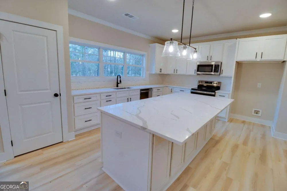 1021 Pointe S Tignall, GA 30668