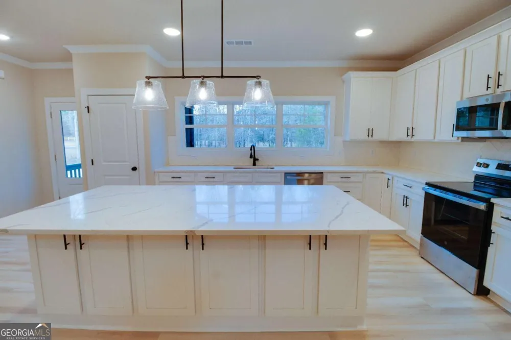 1021 Pointe S Tignall, GA 30668