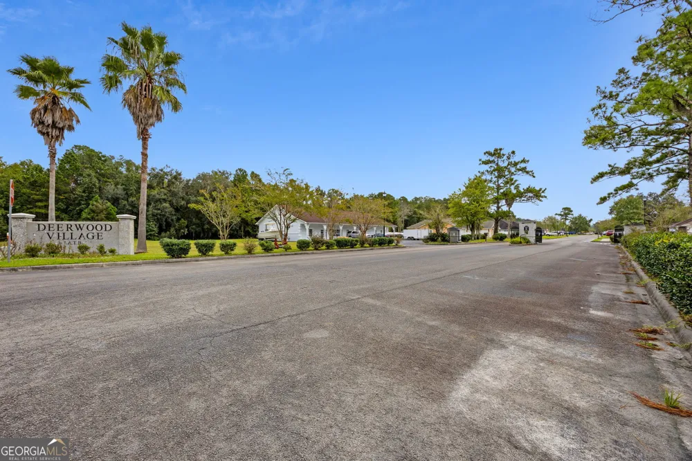 348 Deerwood Village DR Woodbine, GA 31569