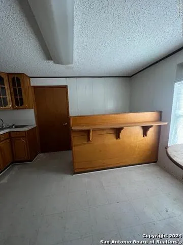 206 5TH ST Carrizo Springs, TX 78834
