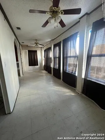 206 5TH ST Carrizo Springs, TX 78834