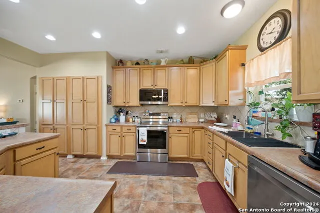 313 YORKTOWN Pleasanton, TX 78064