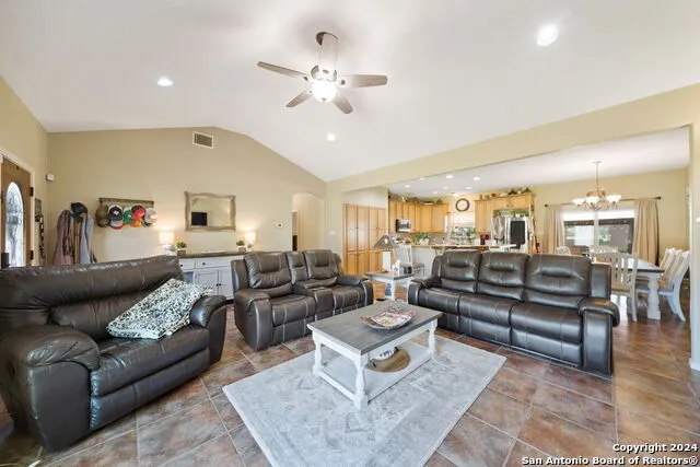 313 YORKTOWN Pleasanton, TX 78064