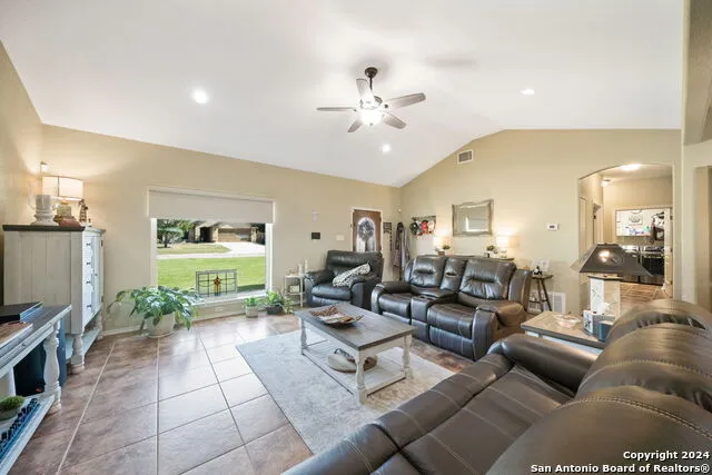 313 YORKTOWN Pleasanton, TX 78064