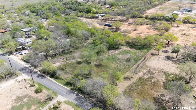 7476 real China Grove, TX 78263