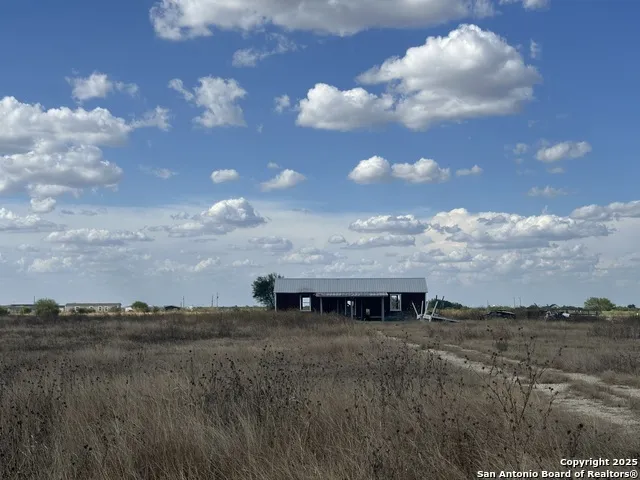 2267 CR 430 Pleasanton, TX 78064