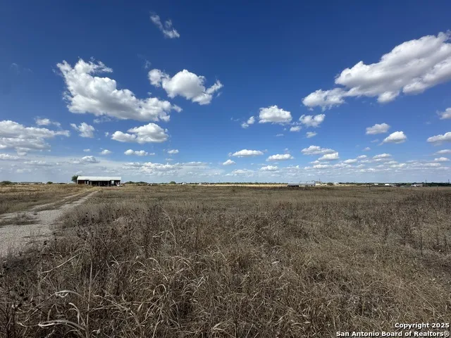 2267 CR 430 Pleasanton, TX 78064