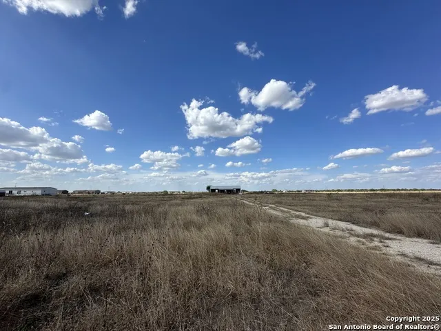 2267 CR 430 Pleasanton, TX 78064