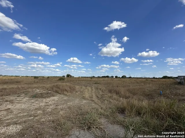 2267 CR 430 Pleasanton, TX 78064