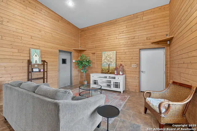 2220 FM 1343 Devine, TX 78016