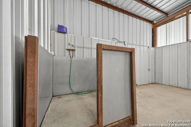2220 FM 1343 Devine, TX 78016