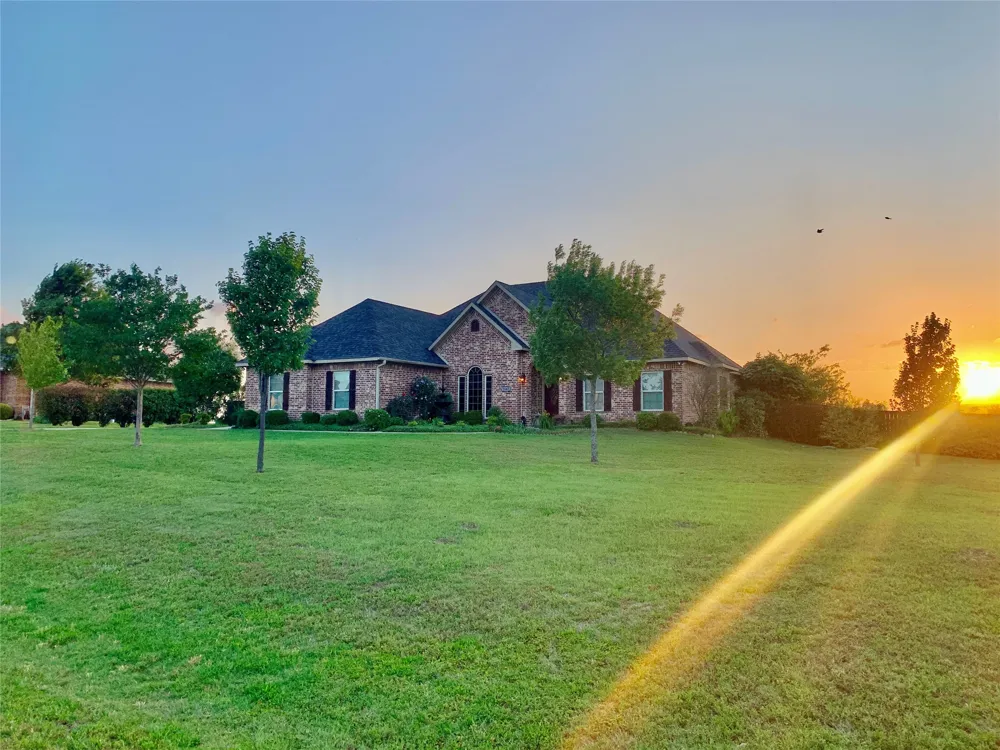1243 Chartres Oak Ridge, TX 75142