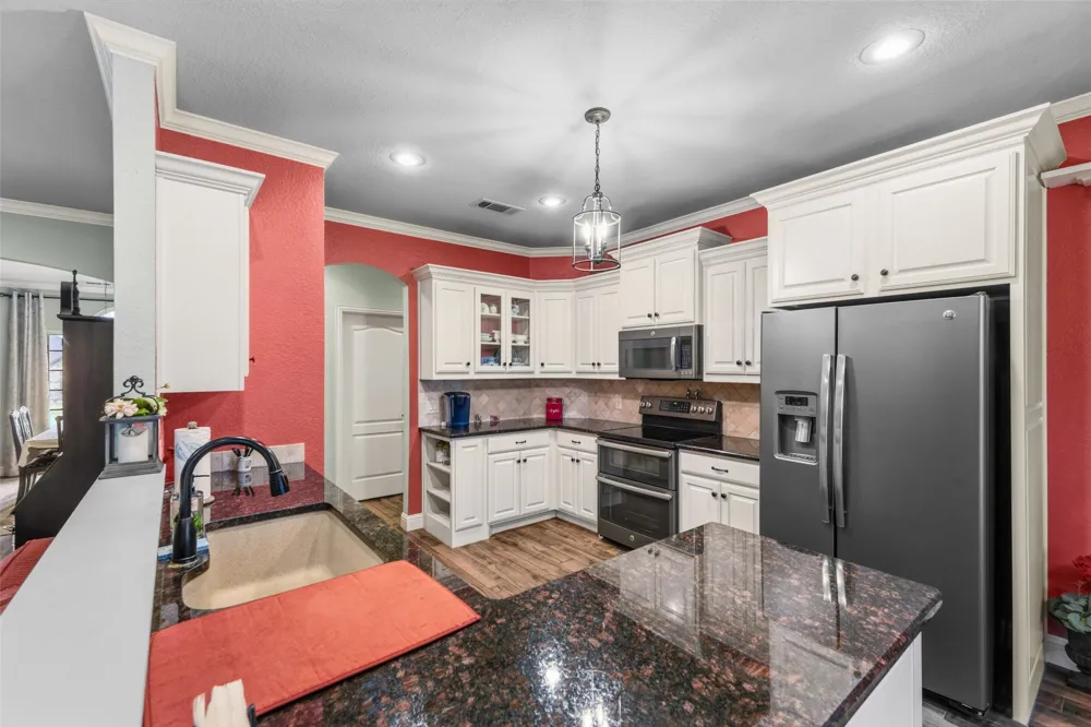 1243 Chartres Oak Ridge, TX 75142