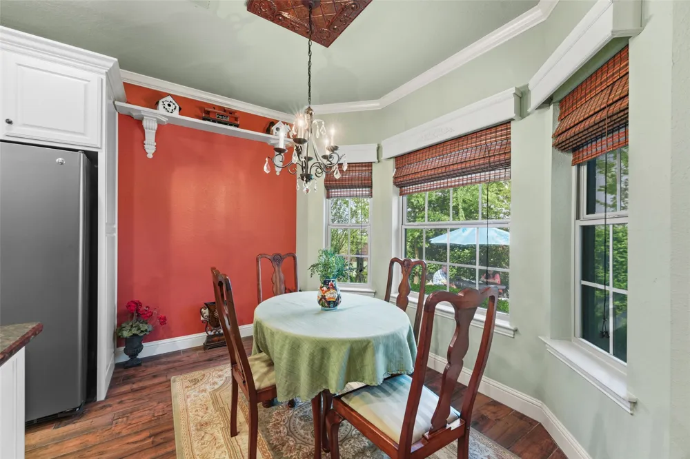 1243 Chartres Oak Ridge, TX 75142