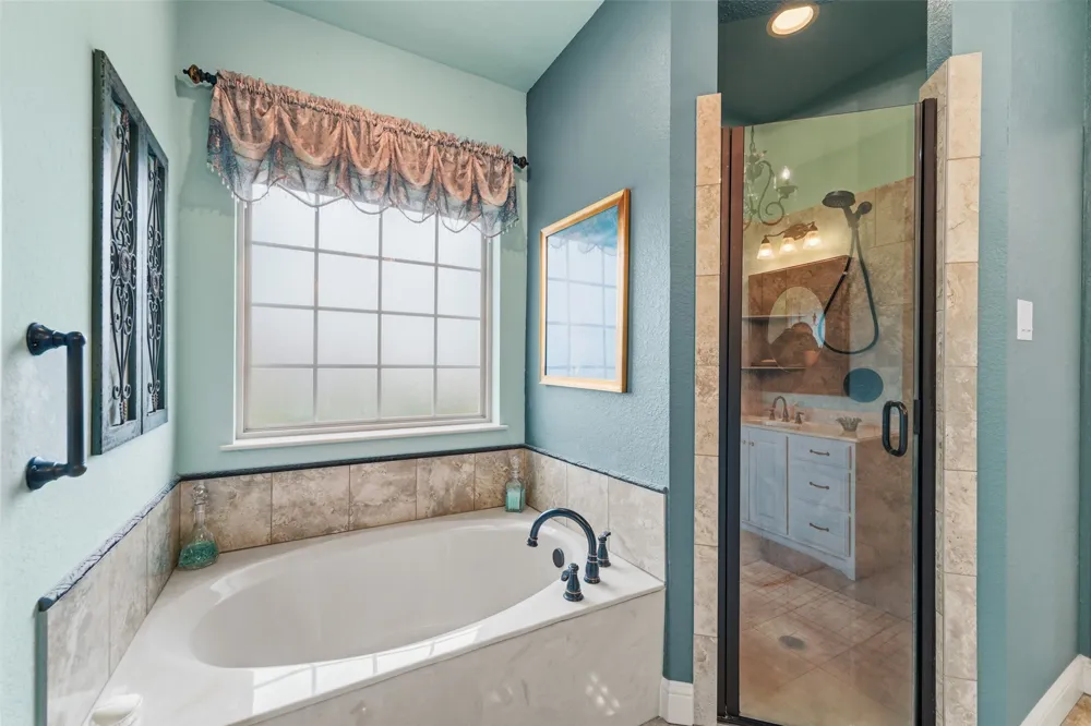 1243 Chartres Oak Ridge, TX 75142