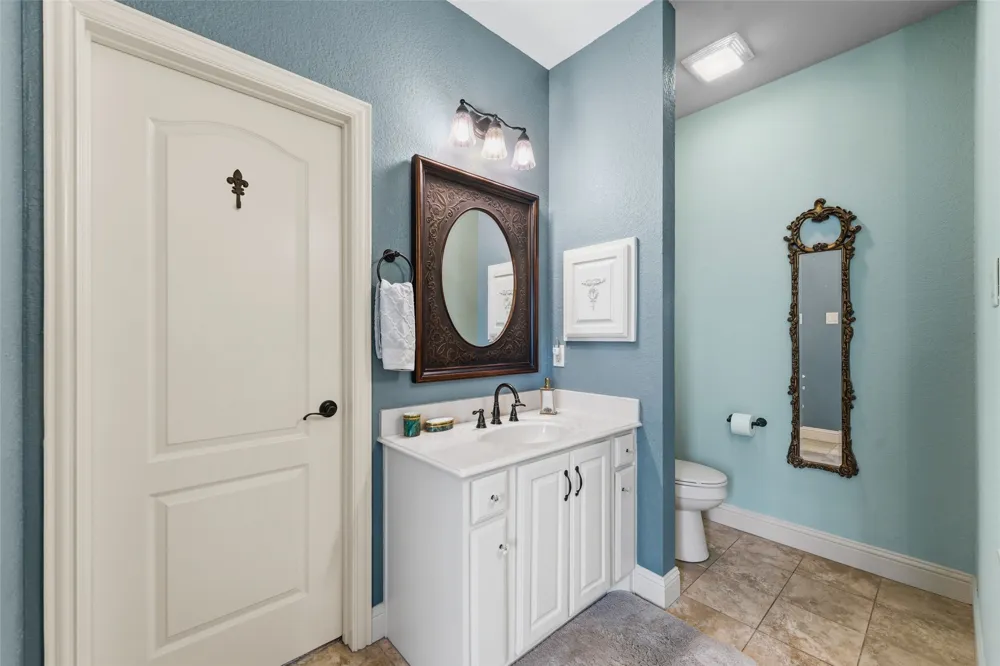 1243 Chartres Oak Ridge, TX 75142