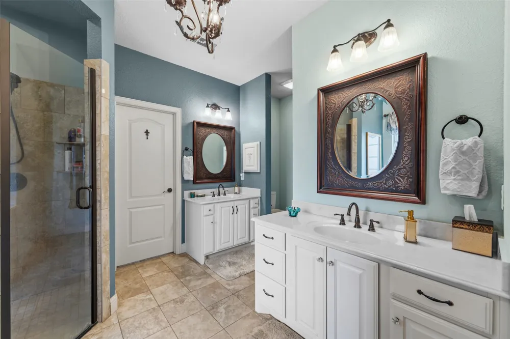 1243 Chartres Oak Ridge, TX 75142