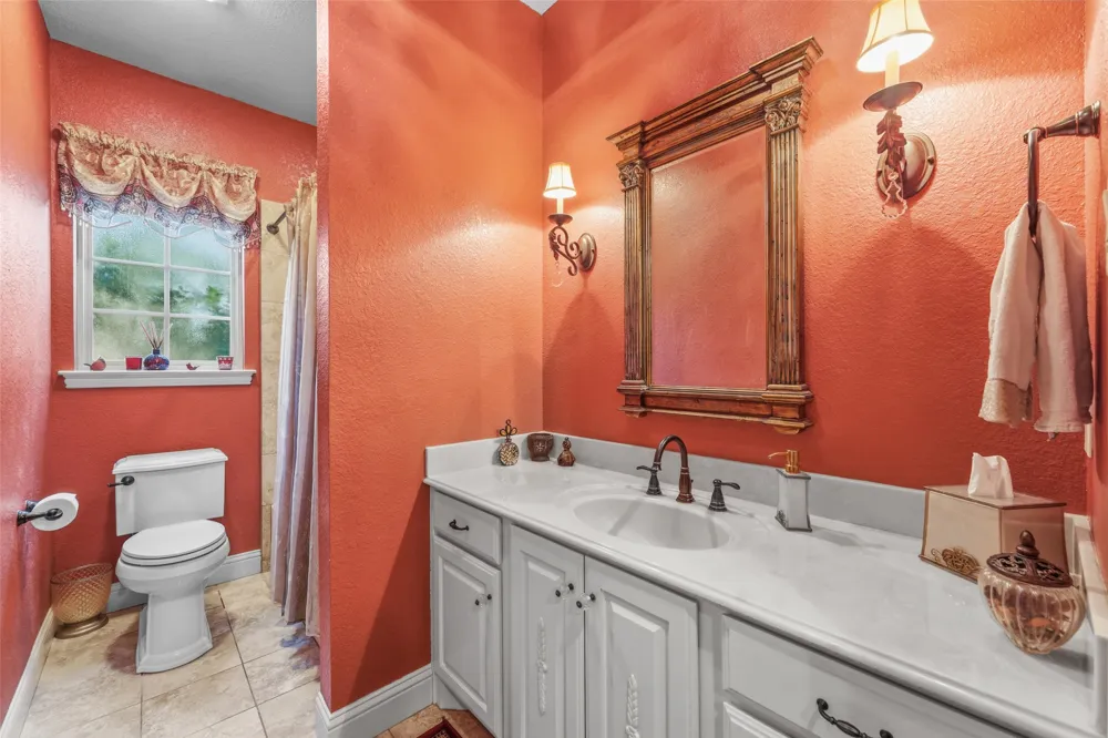 1243 Chartres Oak Ridge, TX 75142