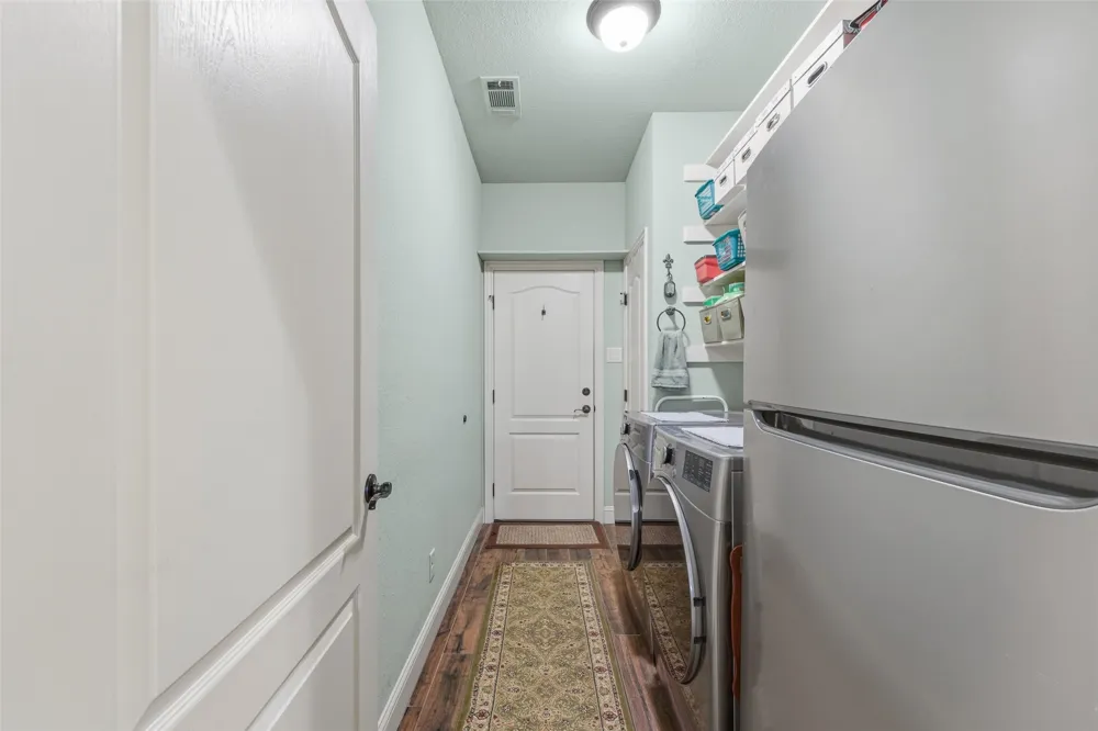 1243 Chartres Oak Ridge, TX 75142