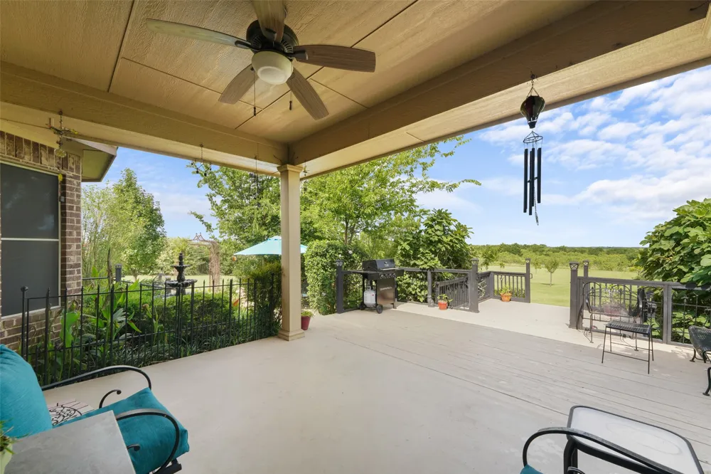 1243 Chartres Oak Ridge, TX 75142