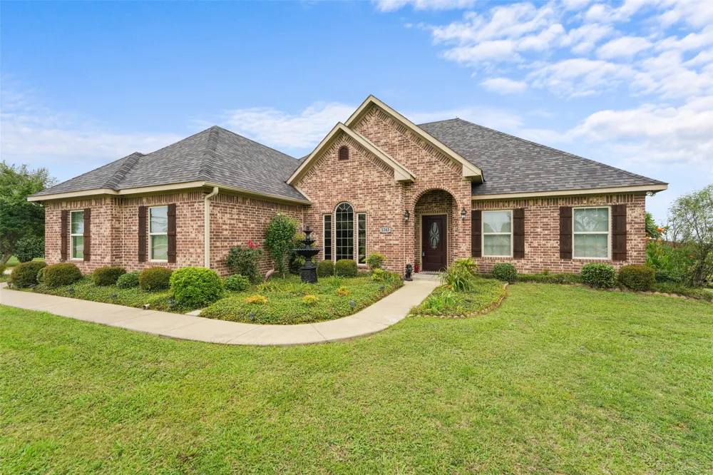 1243 Chartres Oak Ridge, TX 75142