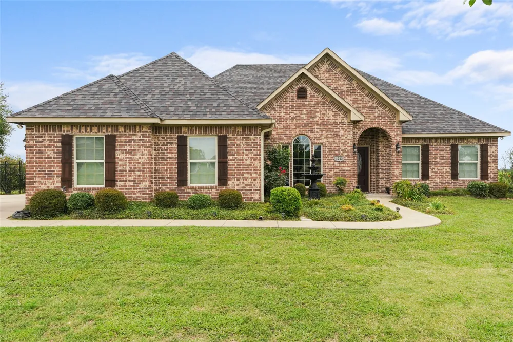 1243 Chartres Oak Ridge, TX 75142