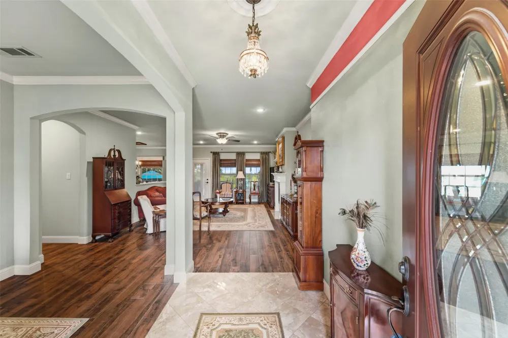 1243 Chartres Oak Ridge, TX 75142