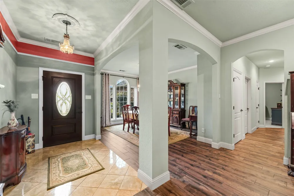 1243 Chartres Oak Ridge, TX 75142