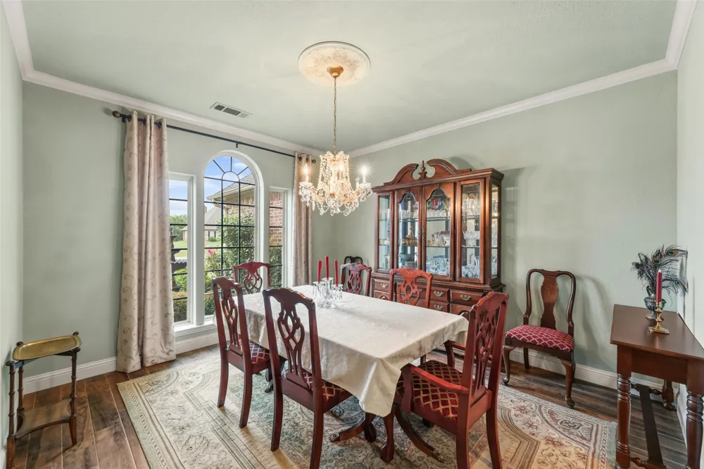 1243 Chartres Oak Ridge, TX 75142