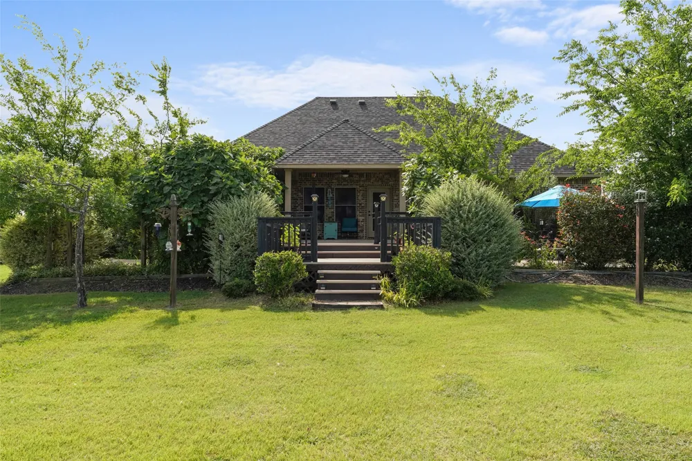 1243 Chartres Oak Ridge, TX 75142